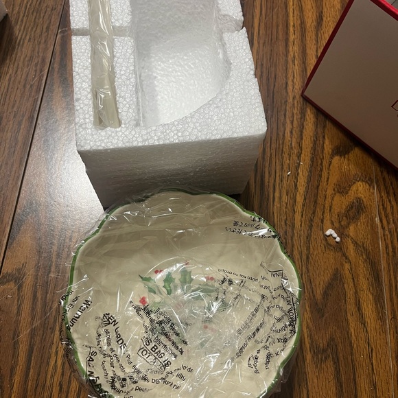 Lenox Cream and Green‎ Holiday Bowl Set - Picture 3 of 5